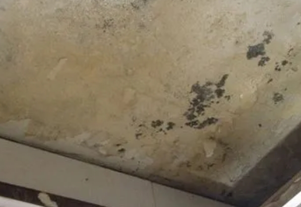 周至阳台漏水维修公司分享下周至卫生间渗水维修需要注意哪些问题。